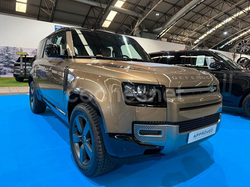 Marrón Usado 2024 Land Rover Defender SE SUV | 109.900 € - Imagen 1/4