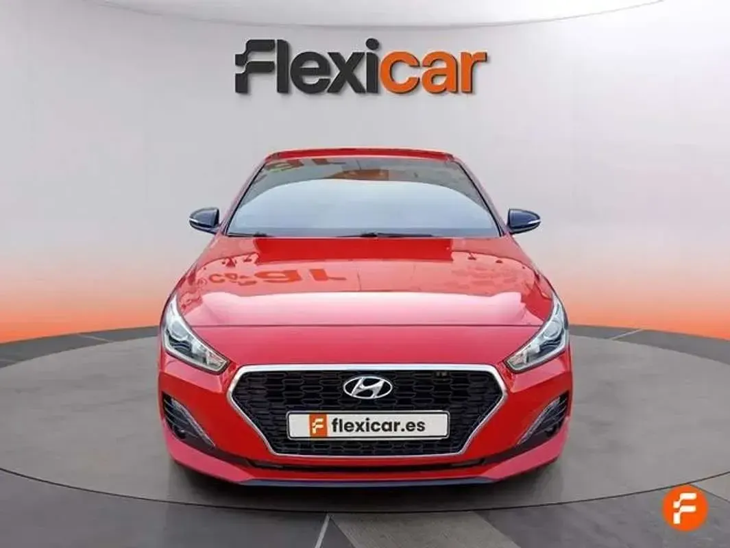 Usado Hyundai i30 110 CV (80 kW) 2018 Rojo Utilitario