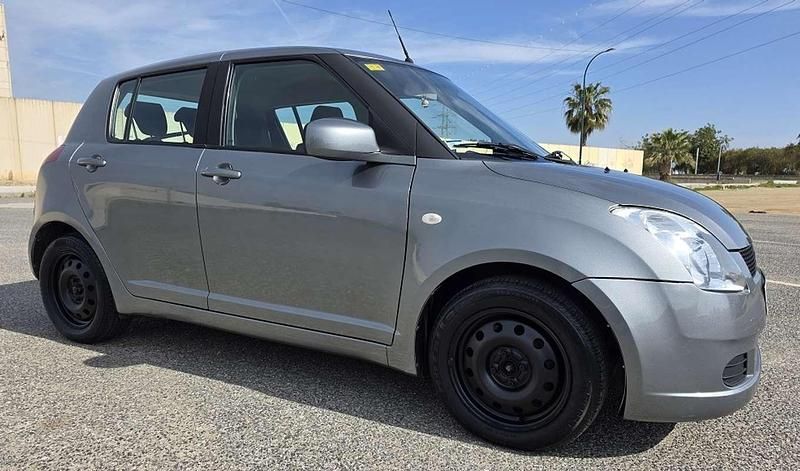 Begagnad Suzuki Swift GL 92 HK (67 kW) 2005 Grå Halvkombi