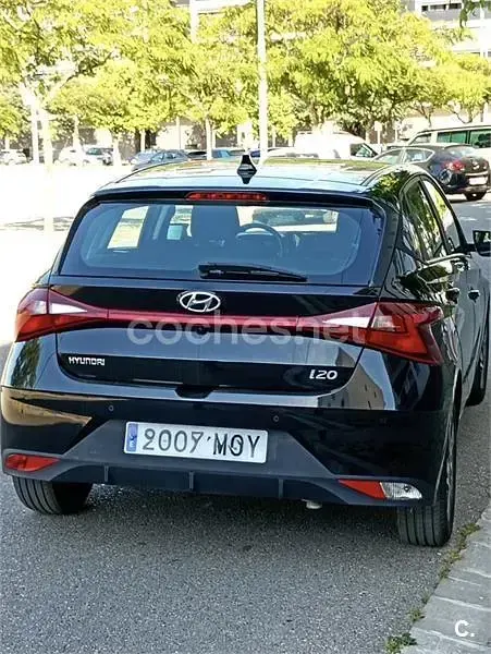 Usado Hyundai i20 100 CV (73 kW) 2022 Negro Utilitario