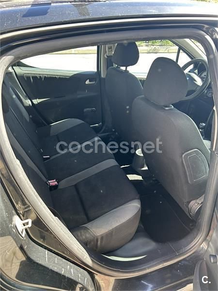 Usado Peugeot 207 70 CV (51 kW) 2007 Negro Berlina