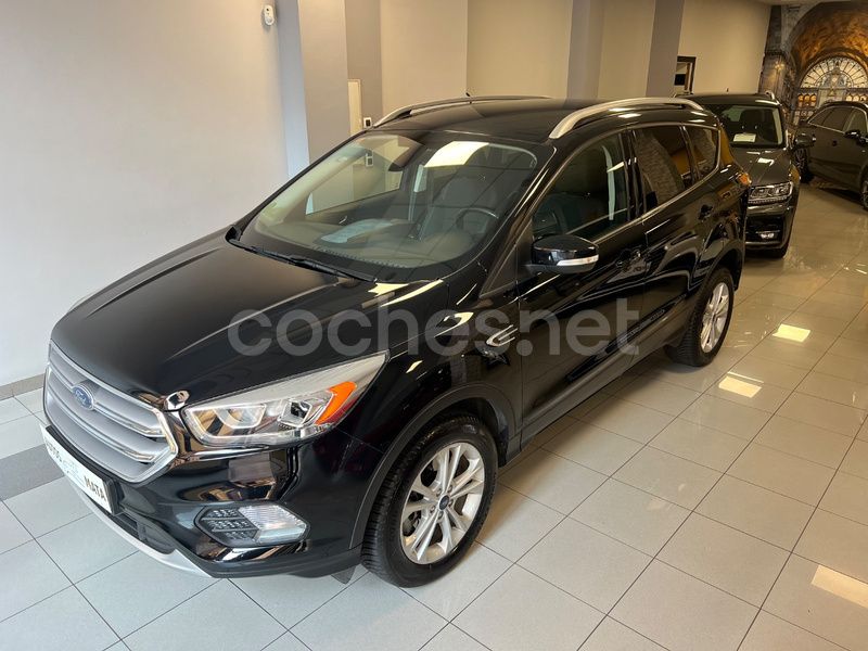 Negro Usado 2017 Ford Kuga Titanium SUV | 16.500 € (Precio justo) - Imagen 1/4