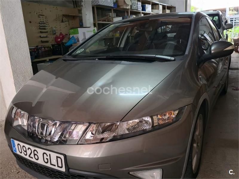 Usado Honda Civic Comfort 140 CV (102 kW) 2009 Gris / plata Berlina