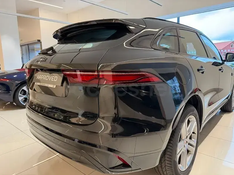 Usado Jaguar F-Pace R-Dynamic 204 CV (150 kW) 2023 Negro SUV