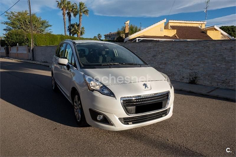 Usado Peugeot 5008 Style 115 HP (84 kW) 2014 Branco Monovolume