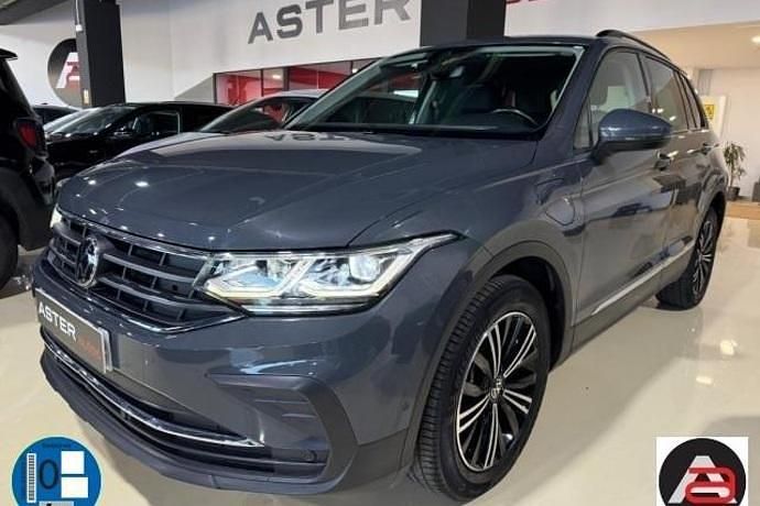 Usado VW Tiguan Life 245 CV (180 kW) 2021 Gris / plata SUV