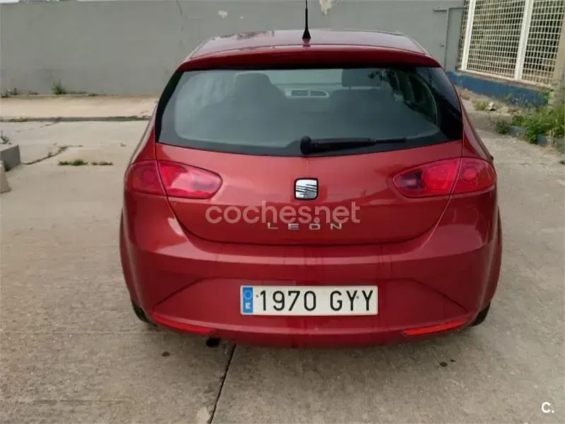 Usado Seat Leon Ecomotive 105 CV (77 kW) 2010 Granate Utilitario