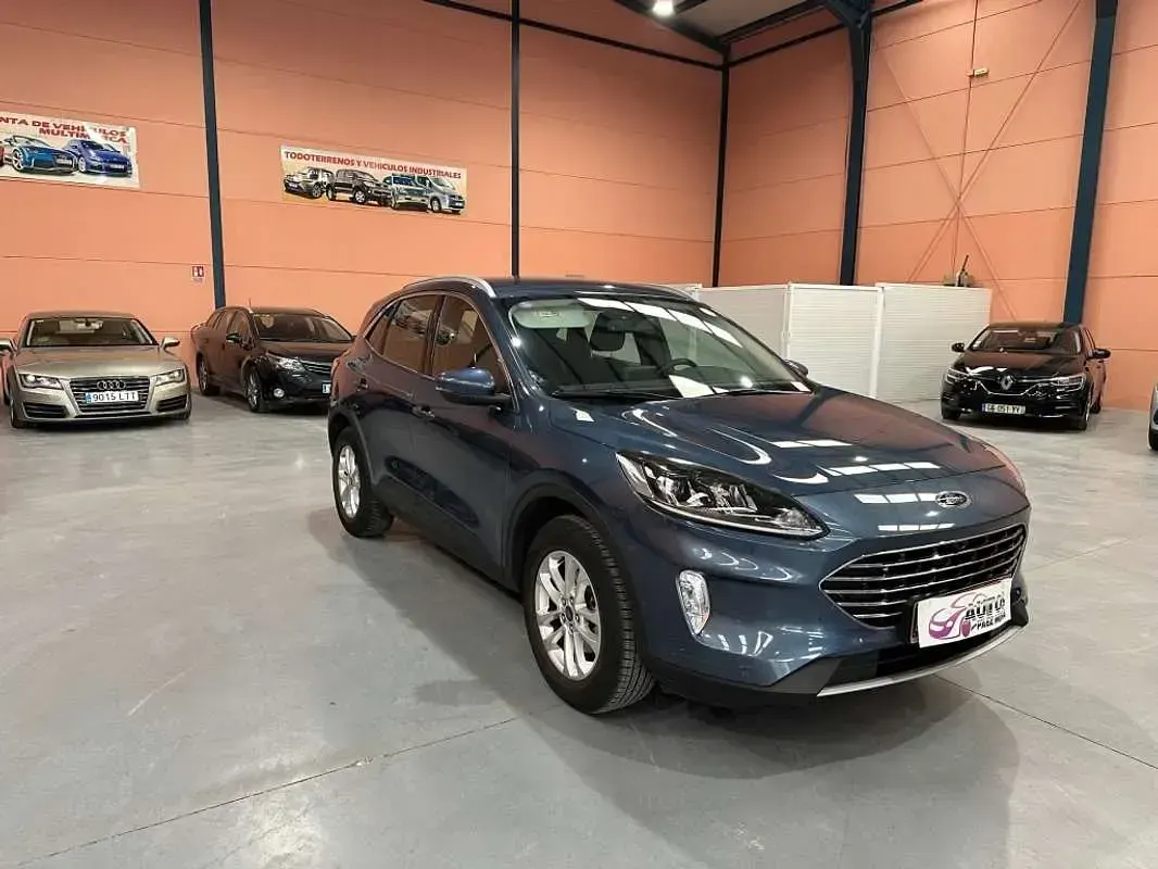 Usado Ford Kuga Titanium 226 CV (166 kW) 2022 Azul SUV