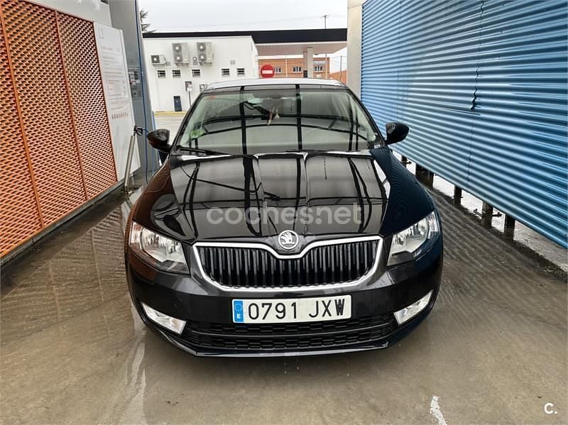 Negro Usado 2017 Skoda Octavia Style Berlina | 11.300 € (Precio justo) - Imagen 1/4