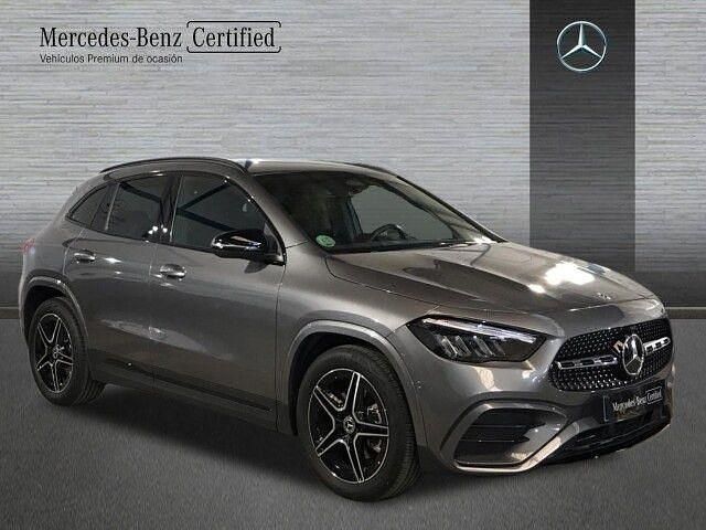 Usado Mercedes GLA200 AMG line 150 CV (110 kW) 2025 Gris montaña SUV