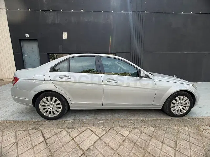 Usado Mercedes C220 Elegance 170 CV (125 kW) 2008 Gris / plata Berlina