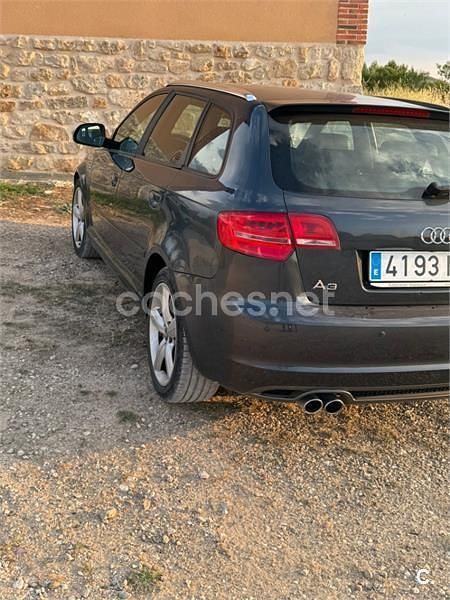 Gris / plata Usado 2010 Audi A3 Sportback Attraction Berlina | 7200 € (Precio justo) - Imagen 1/4