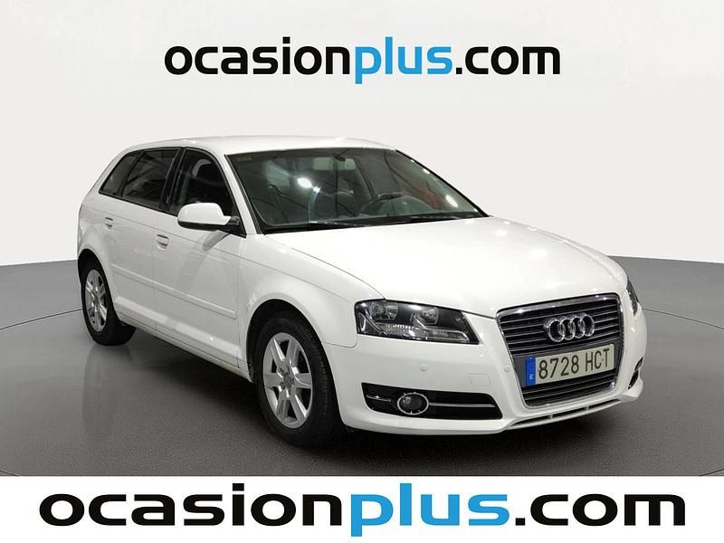 Usado Audi A3 Attraction 105 CV (77 kW) 2011 Blanco Utilitario