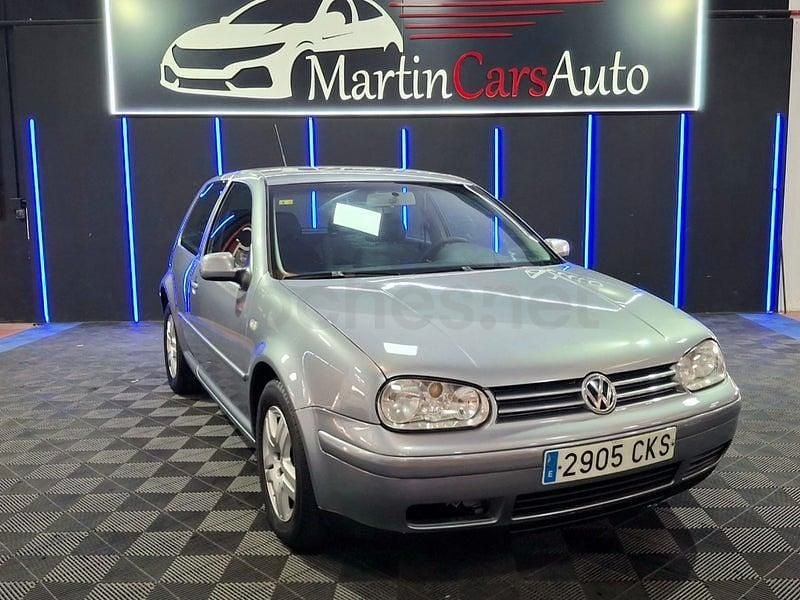 Usado VW Golf IV Highline 105 CV (77 kW) 2003 Gris / plata Berlina