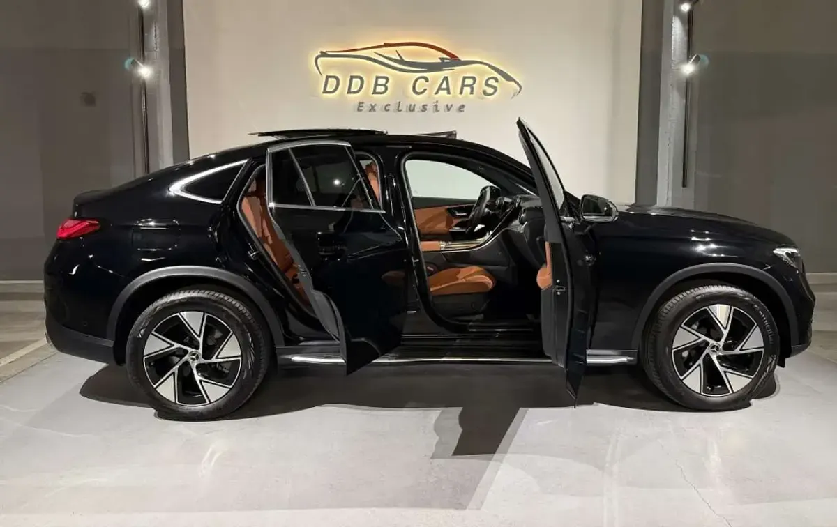 Usado Mercedes GLC300e 333 CV (244 kW) 2025 Negro SUV