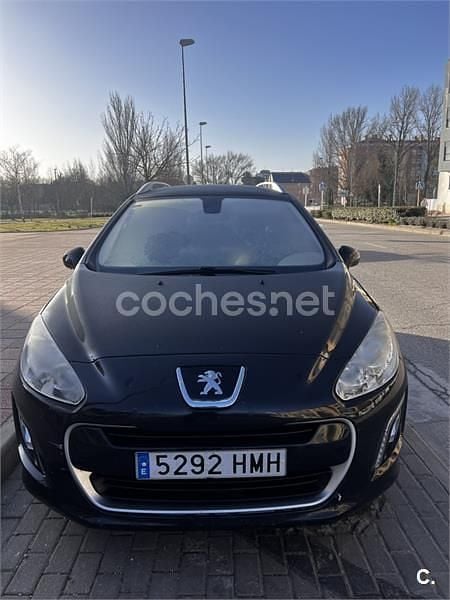 Usado Peugeot 3008 Active 112 CV (82 kW) 2012 Negro Familiar
