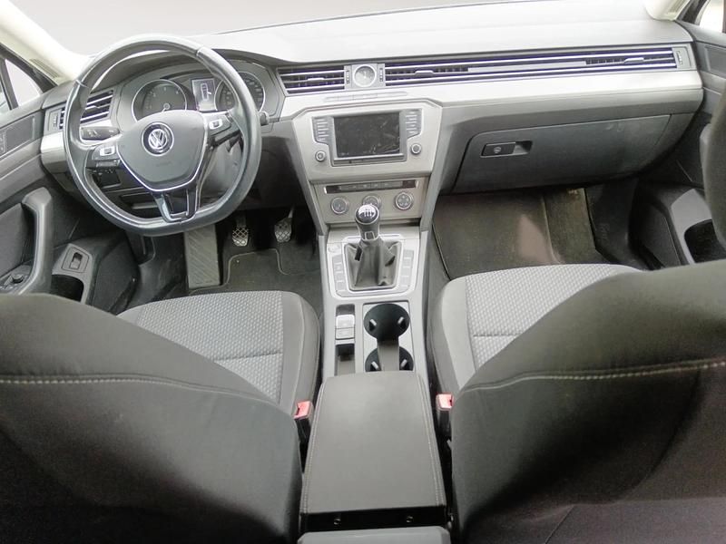 Usado VW Passat Edition 150 CV (110 kW) 2016 Rosa Familiar