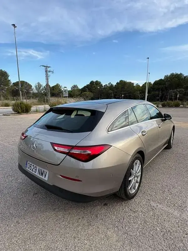 Usado Mercedes CLA200 Shooting Brake 163 CV (119 kW) 2020 Beige Familiar