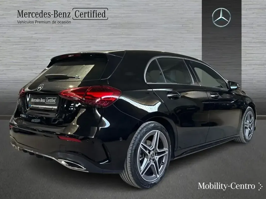 Usado Mercedes A180 116 CV (85 kW) 2024 Negro noche Berlina