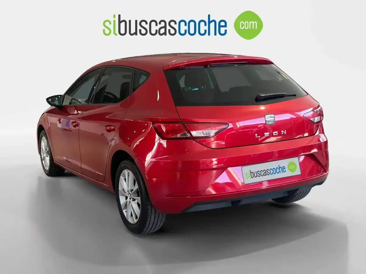 Usado Seat Leon Style 110 CV (80 kW) 2017 Rojo