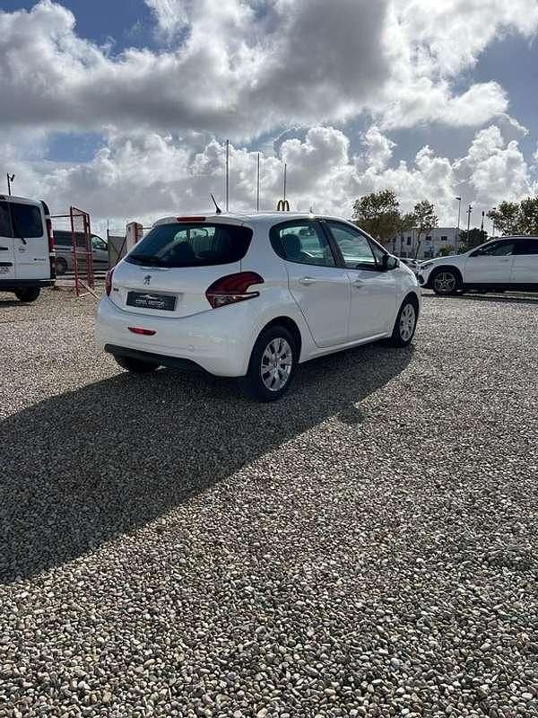 Usado Peugeot 208 Active 75 CV (55 kW) 2018 Blanco Utilitario