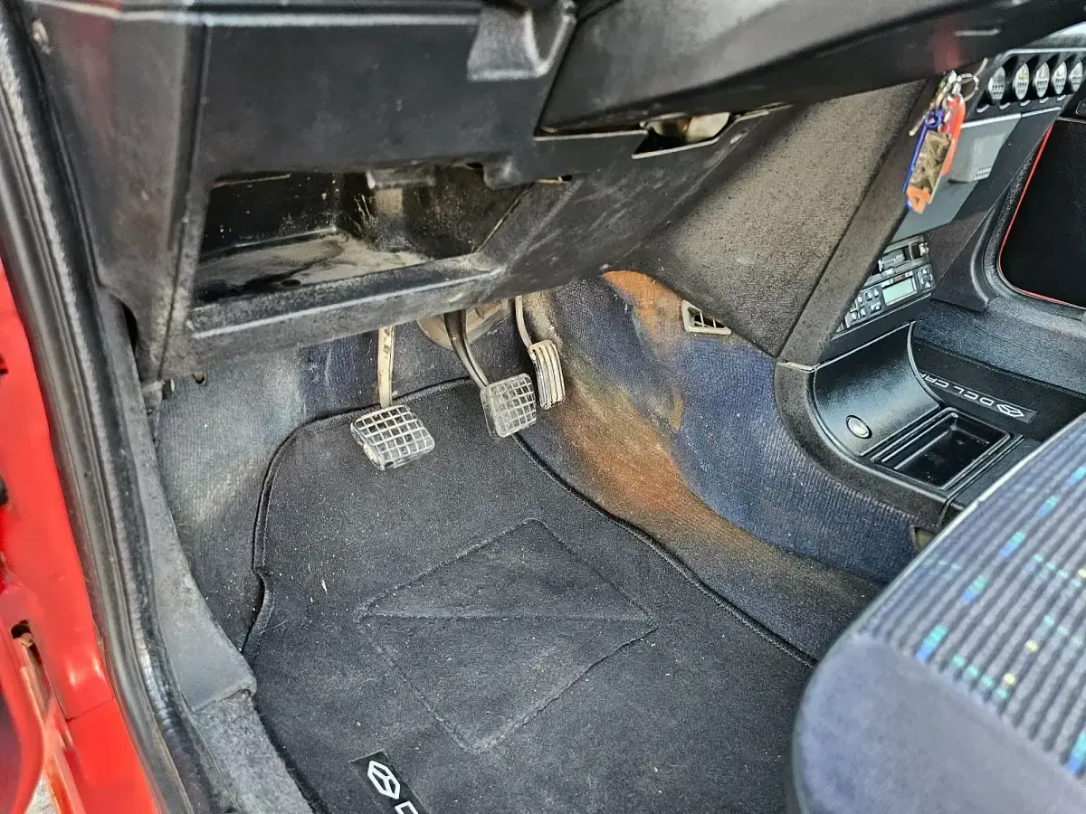 Usado Peugeot 205 60 CV (44 kW) 1996 Rojo Utilitario