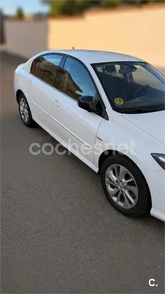Usado Renault Laguna III Dynamique 130 CV (95 kW) 2015 Blanco Berlina