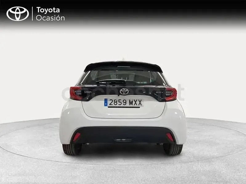 Usado Toyota Yaris Hybrid Active 116 CV (85 kW) 2025 Blanco Berlina