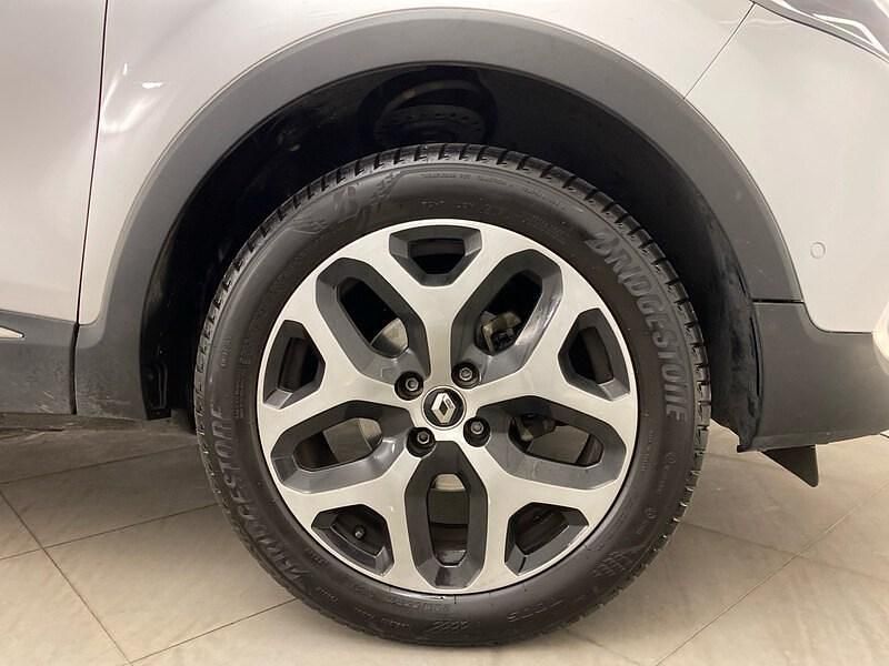 Usado Renault Captur Zen 90 CV (66 kW) 2017 Gris SUV