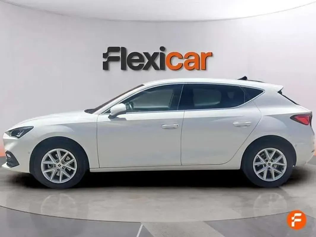 Usado Seat Leon Style 116 CV (85 kW) 2025 Blanco Familiar
