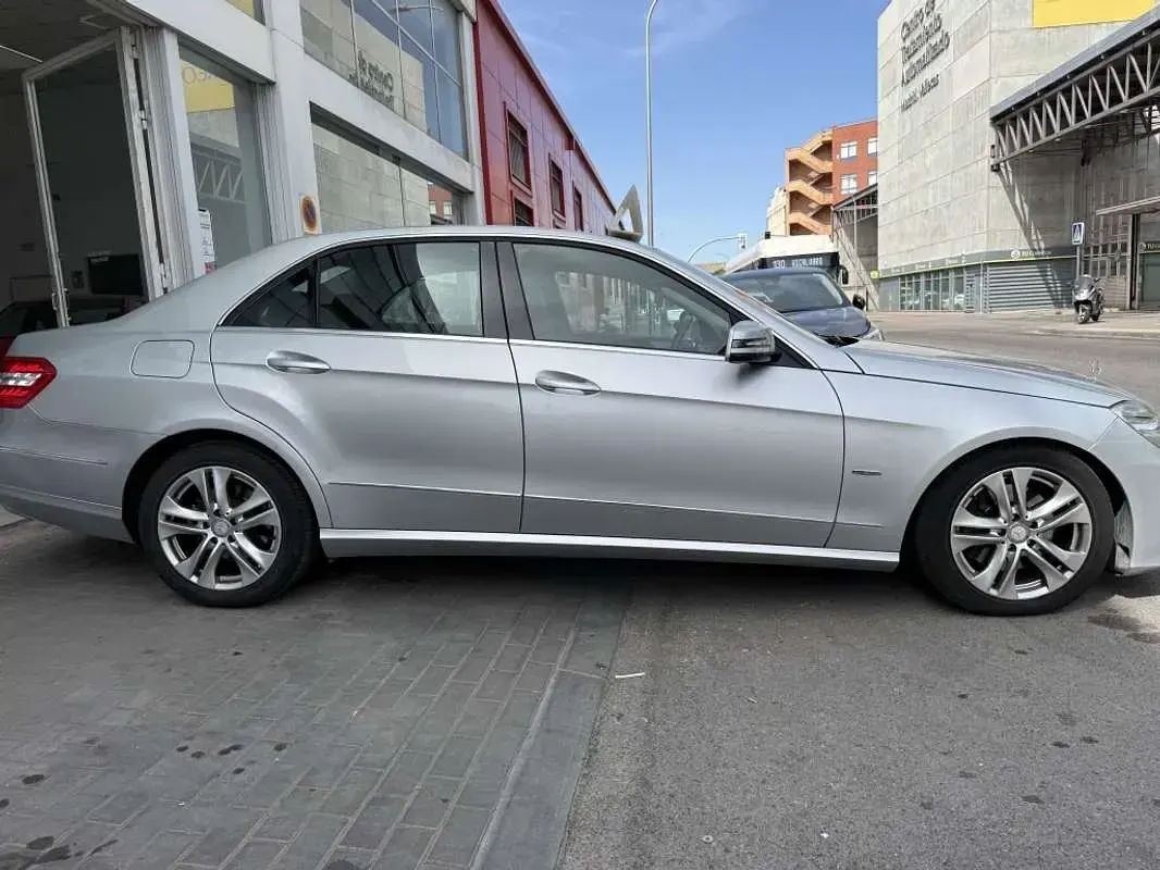 Usado Mercedes E350 Avantgarde 211 CV (155 kW) 2009 Gris Berlina
