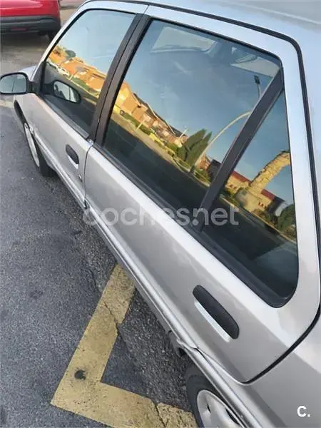 Usado Citroën Saxo 58 CV (42 kW) 1999 Gris / plata Utilitario