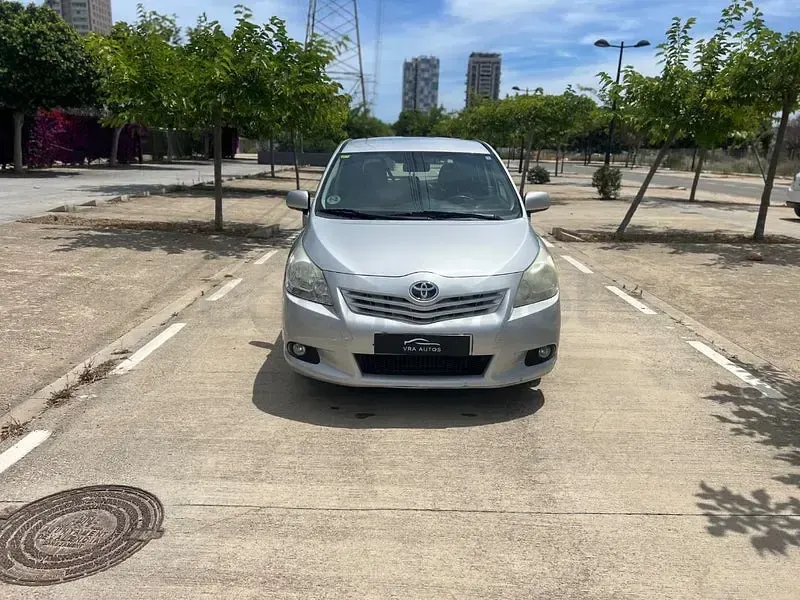 Usado Toyota Verso Advance 126 CV (92 kW) 2009 Gris / plata Monovolumen