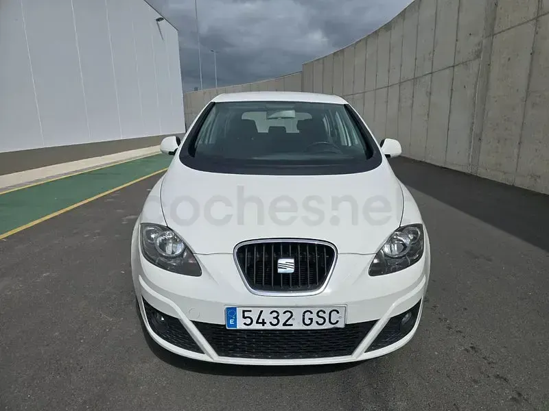 Usado Seat Altea Ecomotive 105 CV (77 kW) 2010 Blanco Monovolumen