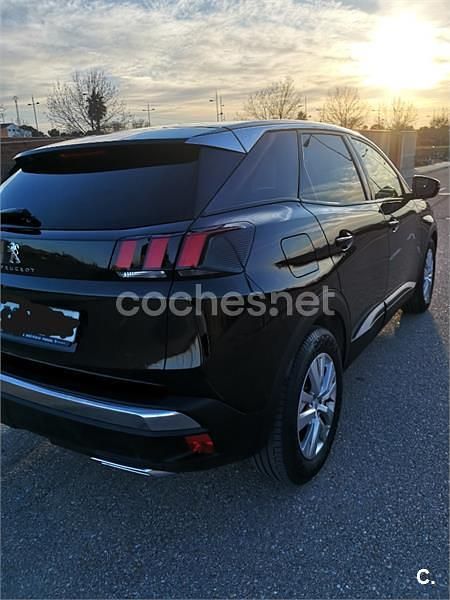 Usado Peugeot 3008 Allure 120 CV (88 kW) 2017 Negro SUV