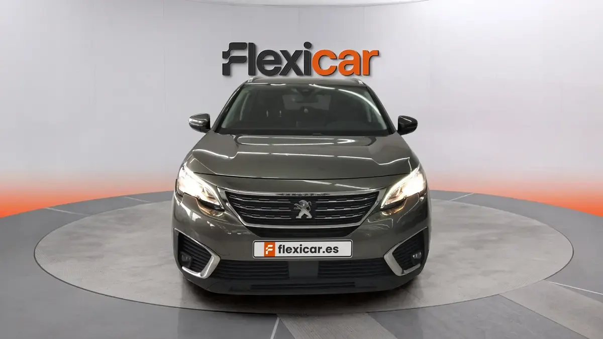 Usado Peugeot 5008 Active 120 CV (88 kW) 2018 Marrón SUV