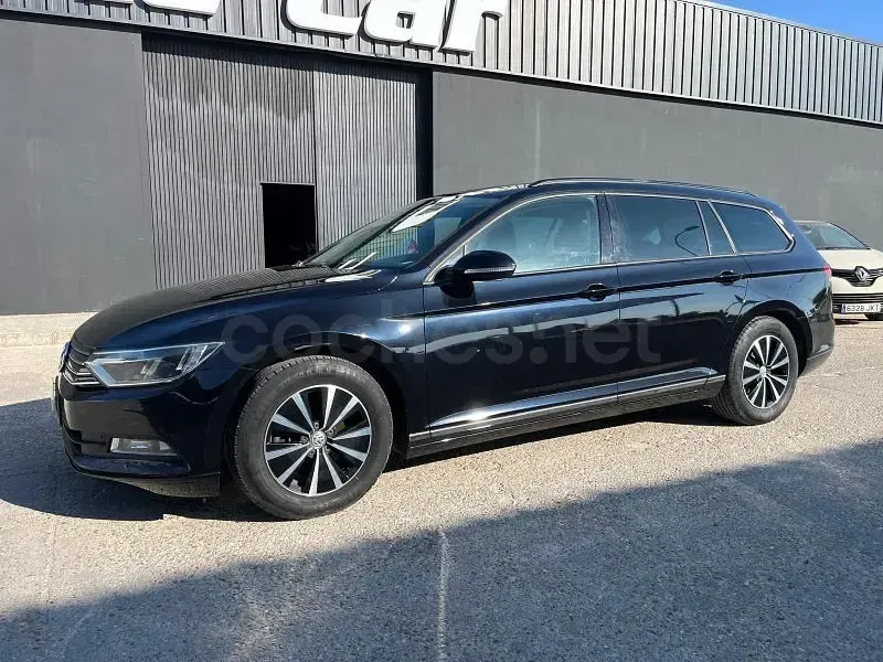 Usado VW Passat 120 CV (88 kW) 2017 Negro Familiar