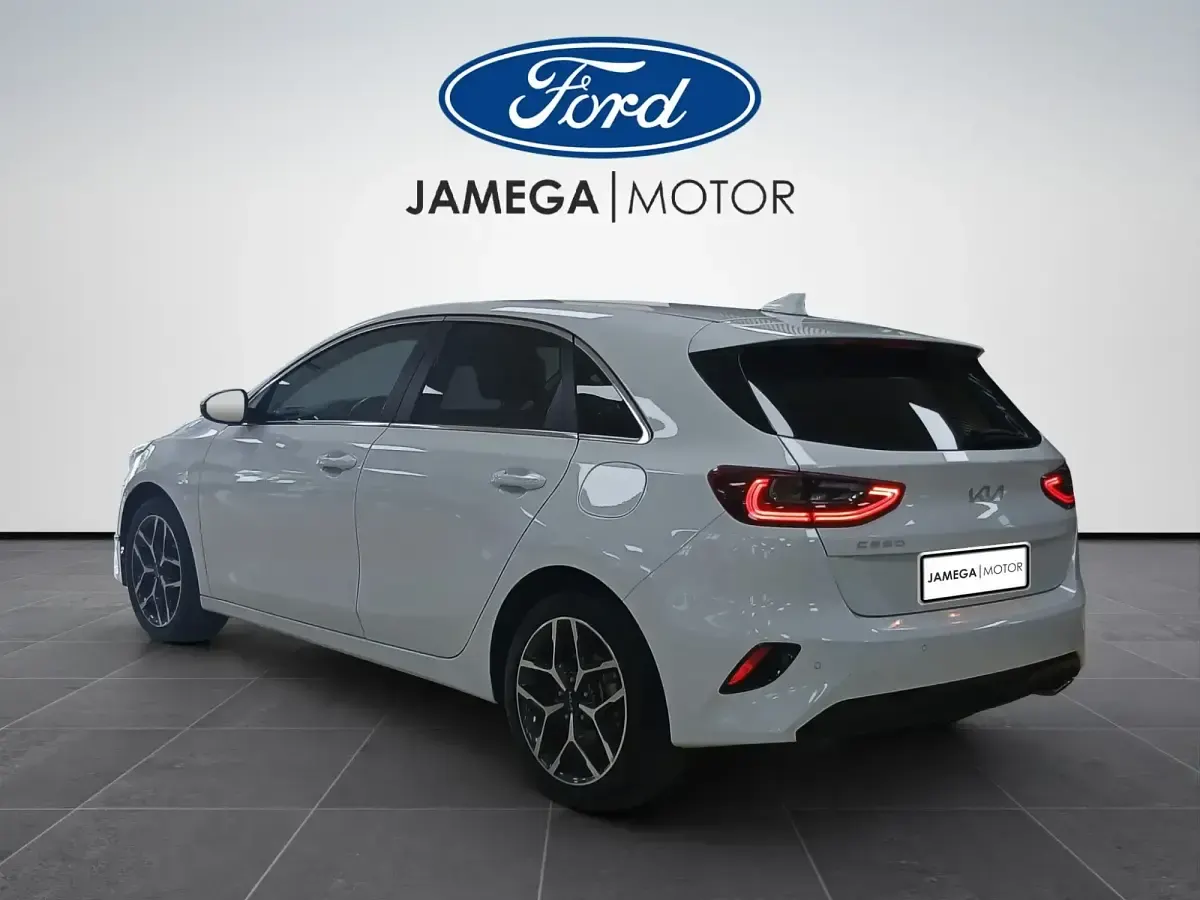 Usado Kia Ceed 120 CV (88 kW) 2022 Blanco Utilitario