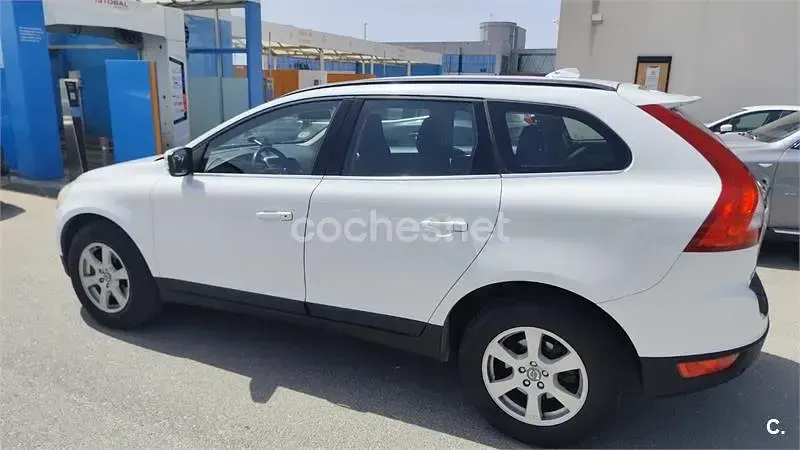 Usado Volvo XC60 Momentum 136 CV (100 kW) 2012 Blanco SUV