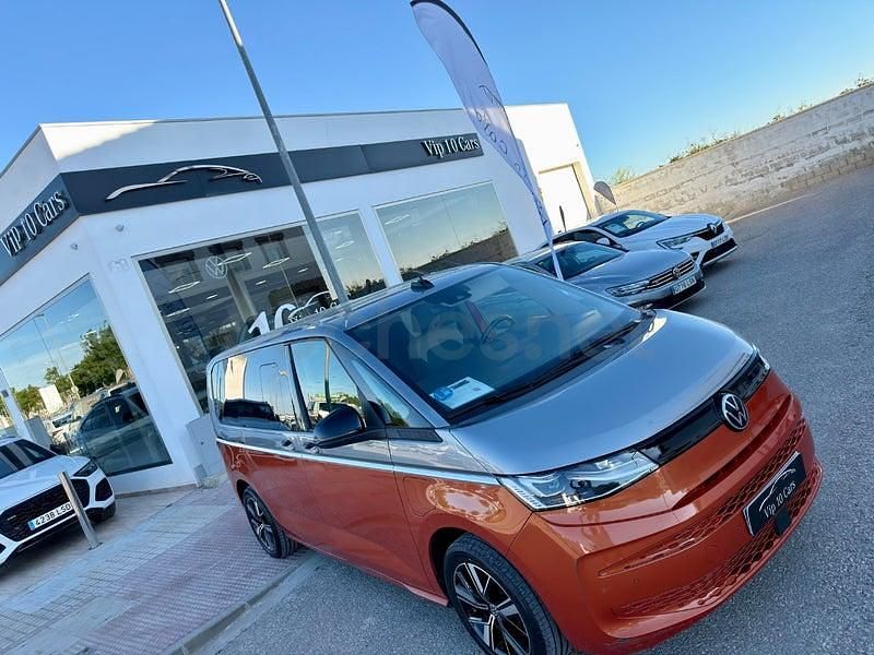 Usado VW Multivan Style 218 CV (160 kW) 2022 Naranja Monovolumen