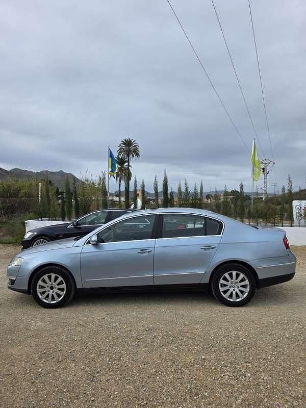 Usado VW Passat 105 CV (77 kW) 2007 Azul Berlina