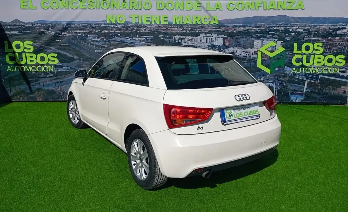 Usado Audi A1 Ambition 90 CV (66 kW) 2013 Blanco Utilitario