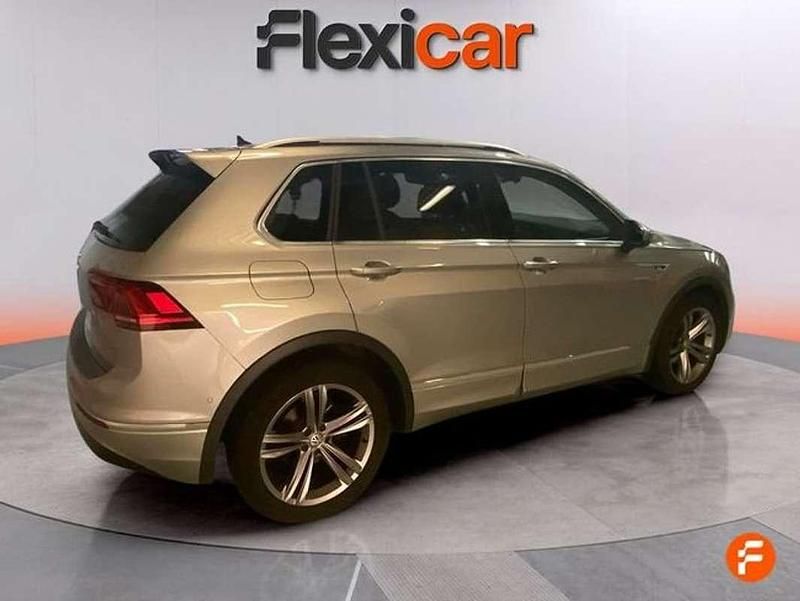 Usado VW Tiguan Sportline 150 CV (110 kW) 2019 Gris SUV