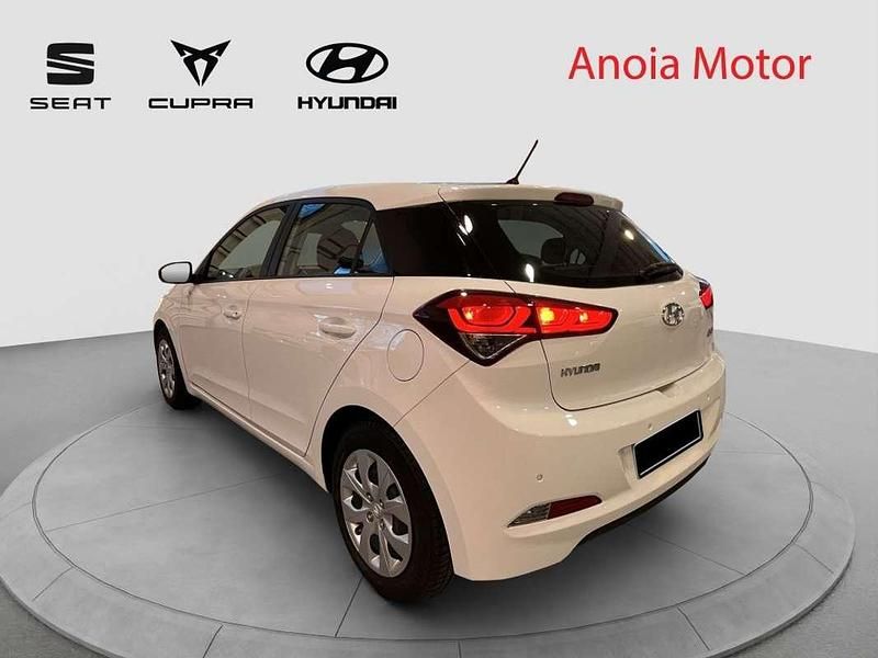 Usado Hyundai i20 84 CV (61 kW) 2016 Blanco Utilitario