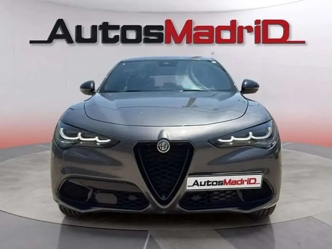 Usado Alfa Romeo Stelvio Veloce 211 CV (155 kW) 2023 Gris SUV