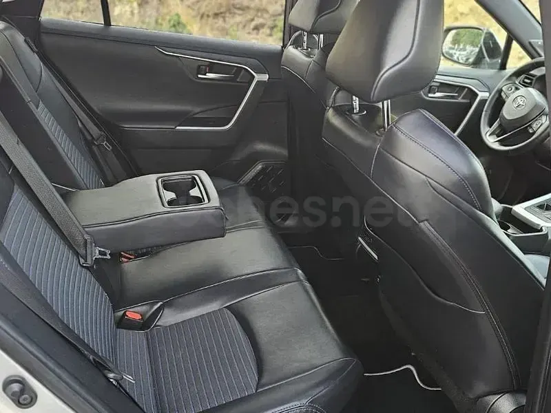 Usado Toyota RAV4 Hybrid Style 218 CV (160 kW) 2021 Gris / plata SUV