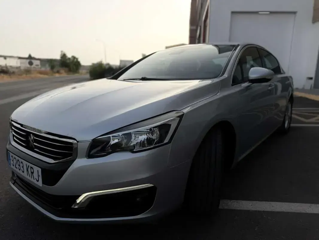 Usado Peugeot 508 Allure 120 CV (88 kW) 2019 Gris Berlina