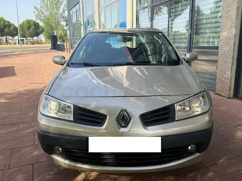 Usado Renault Mégane 100 CV (73 kW) 2006 Beige Berlina