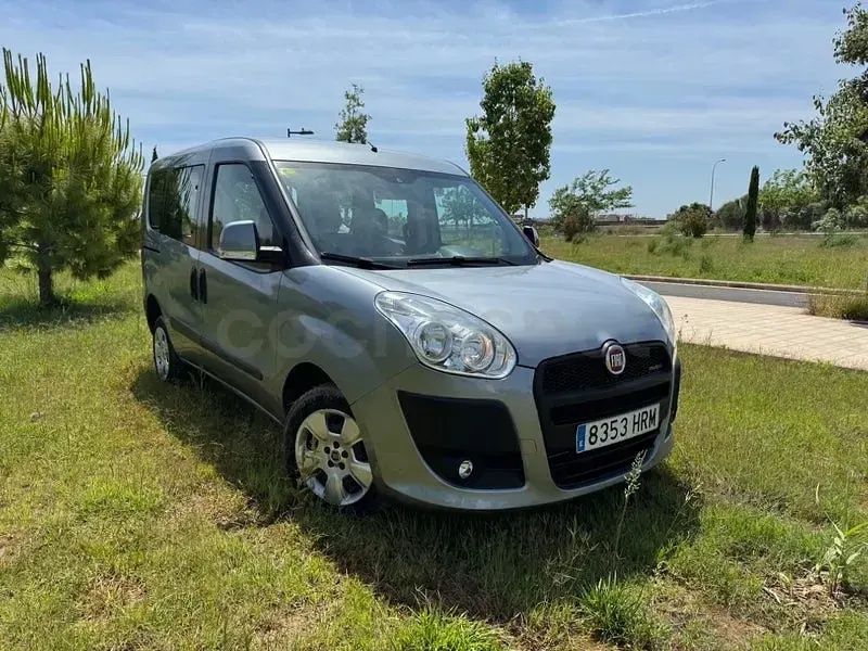 Usado Fiat Doblò Dynamic 105 CV (77 kW) 2013 Gris / plata Monovolumen