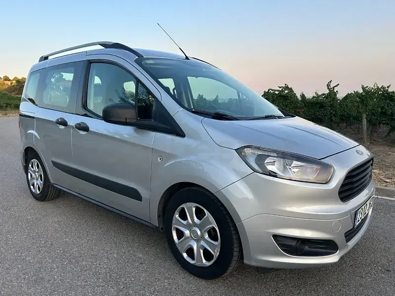Usado Ford Tourneo Connect Trend 95 CV (69 kW) 2015 Gris / plata Monovolumen